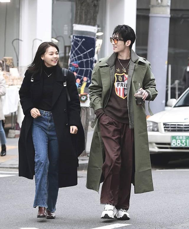 韩国女生太会穿，早秋的韩国街拍看似普通却暗藏“小心机”，这穿搭真好 街拍 第4张