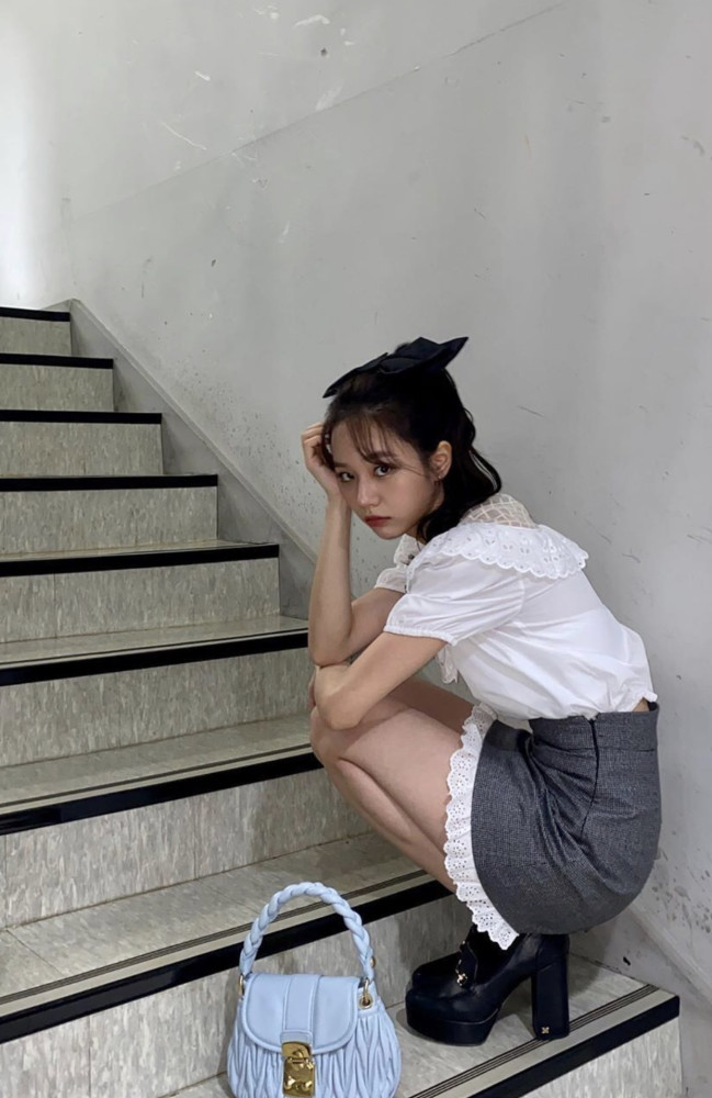 李惠利1米67硬是穿成180的样子，一看鞋子绝了 明星搭配 第4张