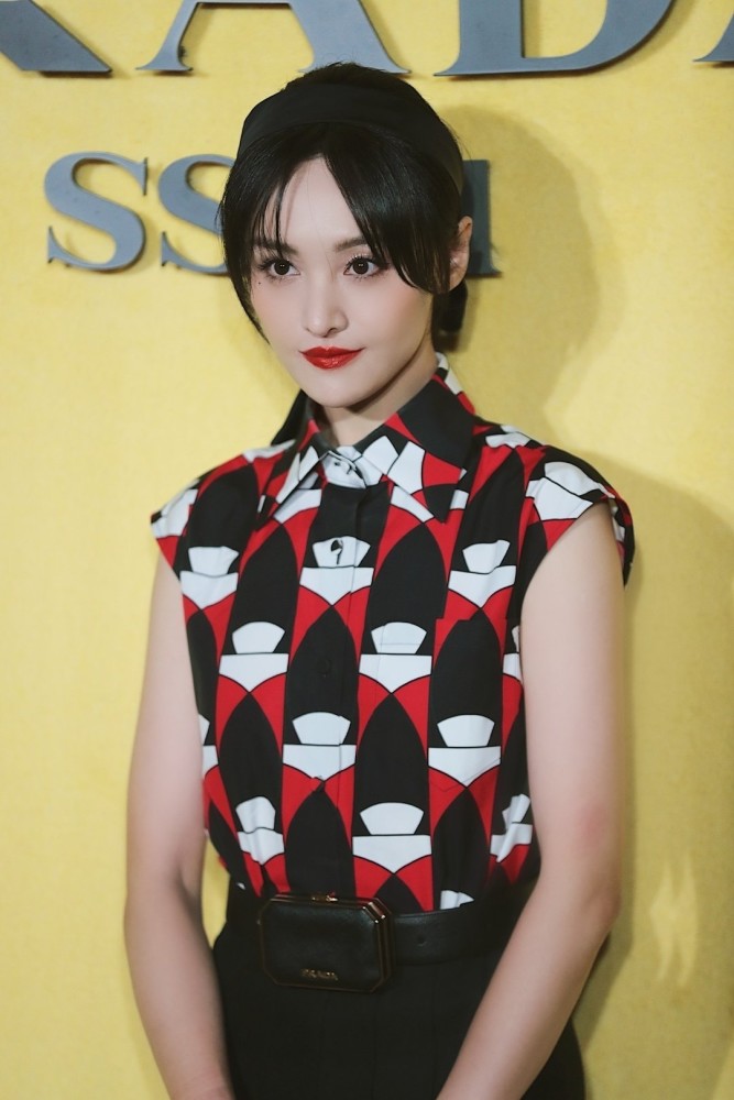 又被郑爽美到了！这颜值和衣品无可挑剔 时尚 第1张