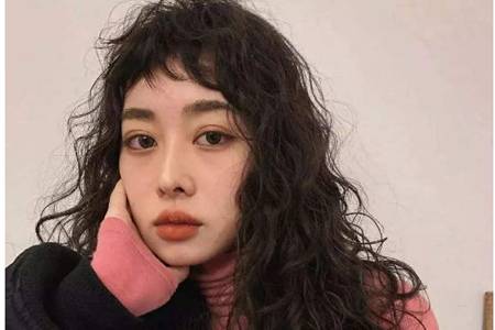 2020女生烫羊毛卷发型图片，减龄羊毛卷短发长发造型大全 美容健康 第3张