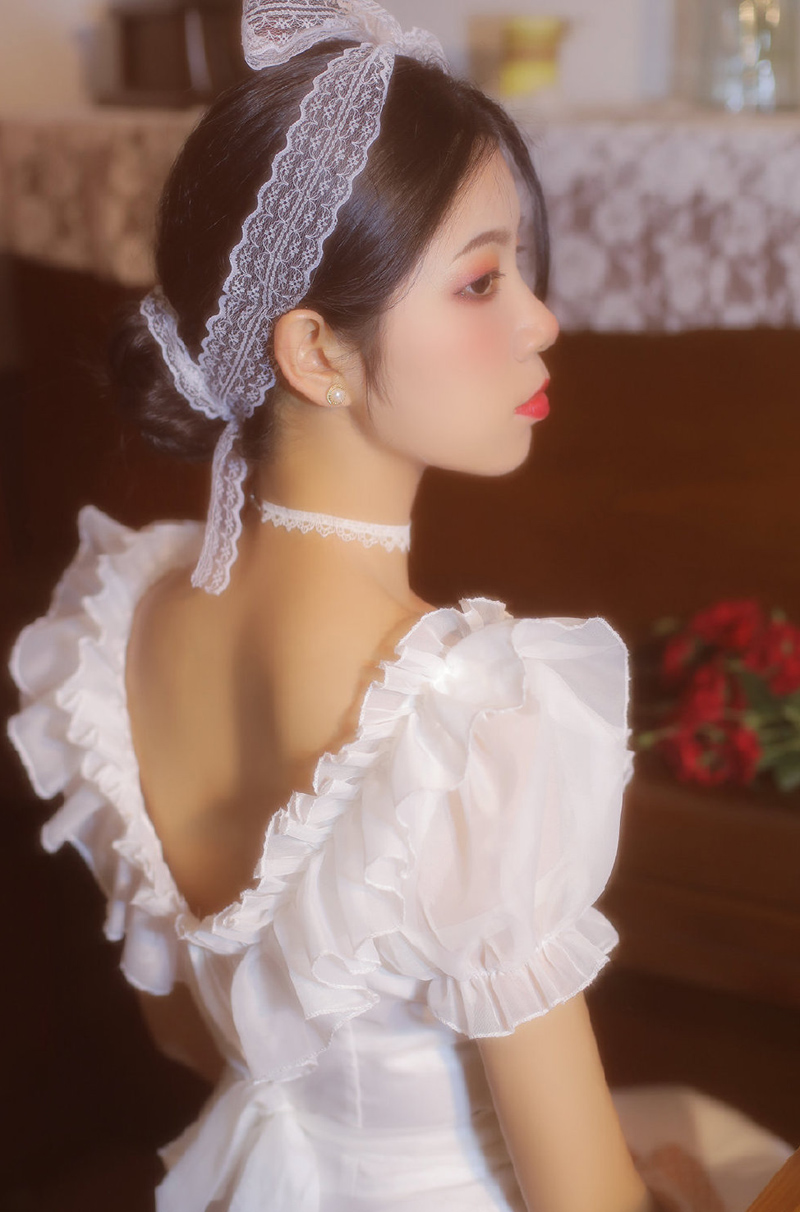 成熟性感美女蕾丝裙诱人写真图片 美图 第1张