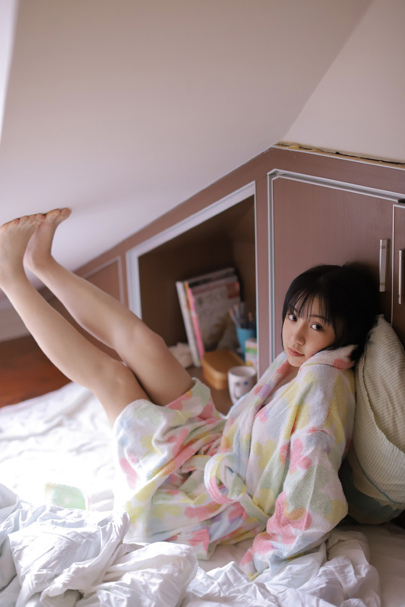 睡袍美女性感慵懒私房写真图片 美图 第1张