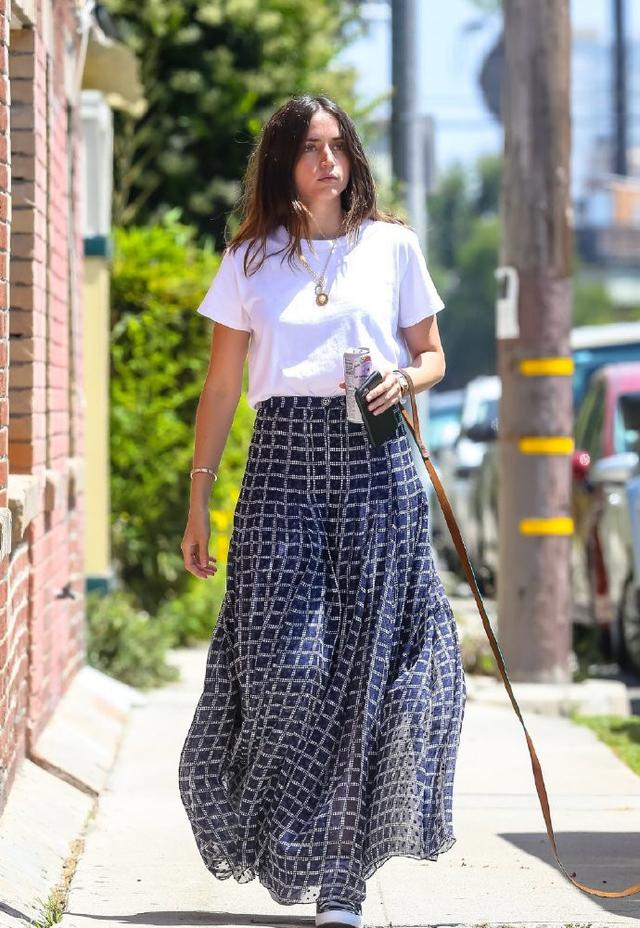 新任邦女郎安娜街拍造型太美，其她几位都有着“第一美女”之称 街拍 第1张