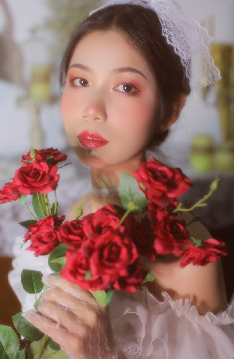成熟性感美女蕾丝裙诱人写真图片 美图 第1张