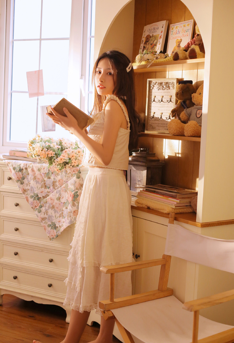 长发美女清新温婉吊带裙性感撩人写真 美图 第1张