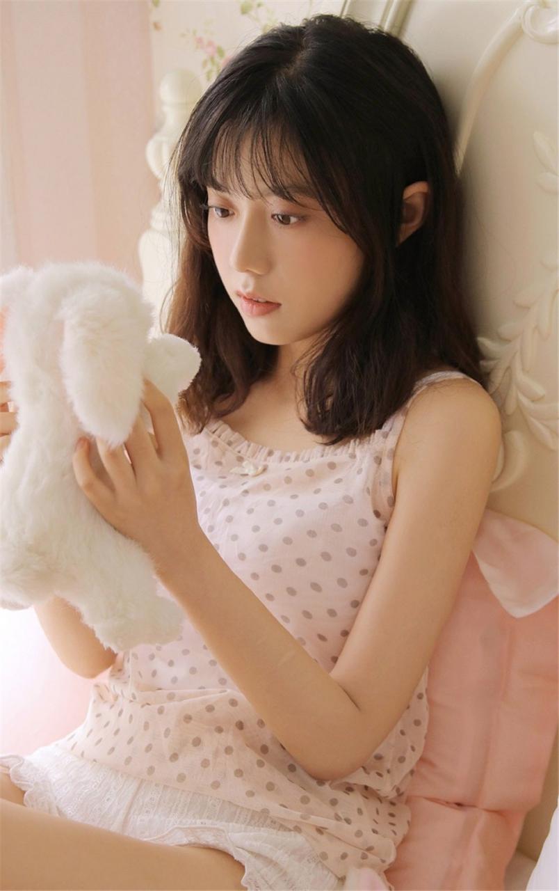 亚洲日本短发美少女波点睡衣居家生活极品美女图片(1/8) 美图 第1张