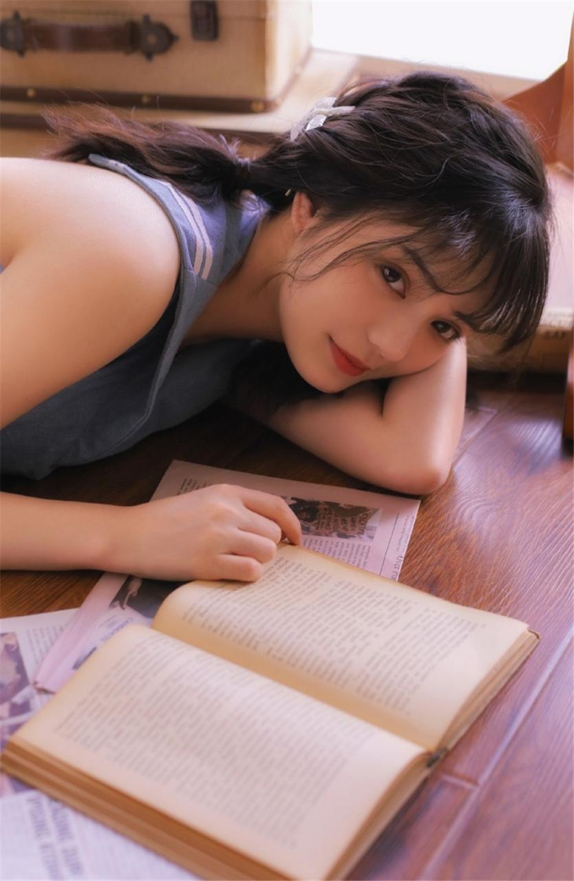 日本学生妹美少女双马尾蓝色短袖套装裙居家生活学习写真(1/9) 美女图片 第1张