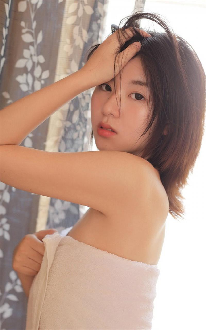 亚洲日本性感短发美女模特居家木桶湿身美女浴室写真(1/10) 美女图片 第1张