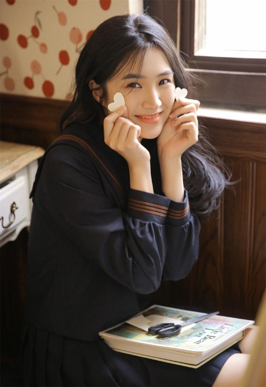 甜美清新亚洲日本美少女乌黑头发蓝色校服居家生活萌萌哒写真(1/9) 美图 第1张