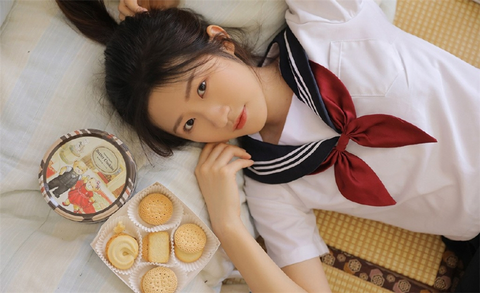 日本邻家小妹妹美少女高马尾白色校服寝室学习生活甜美写真(1/10) 美女图片 第1张