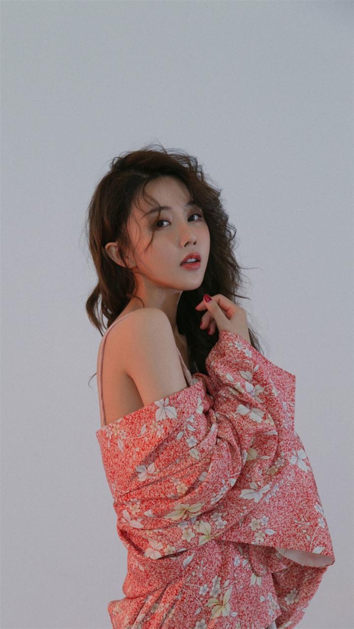 日本迷人性感美女模特顾深深红色花和服魅力写真(1/7) 美图 第1张
