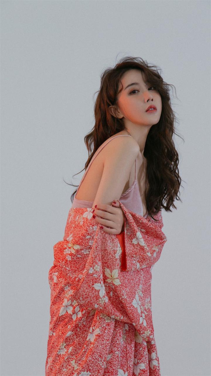 日本迷人性感美女模特顾深深红色花和服魅力写真(1/7) 美图 第1张