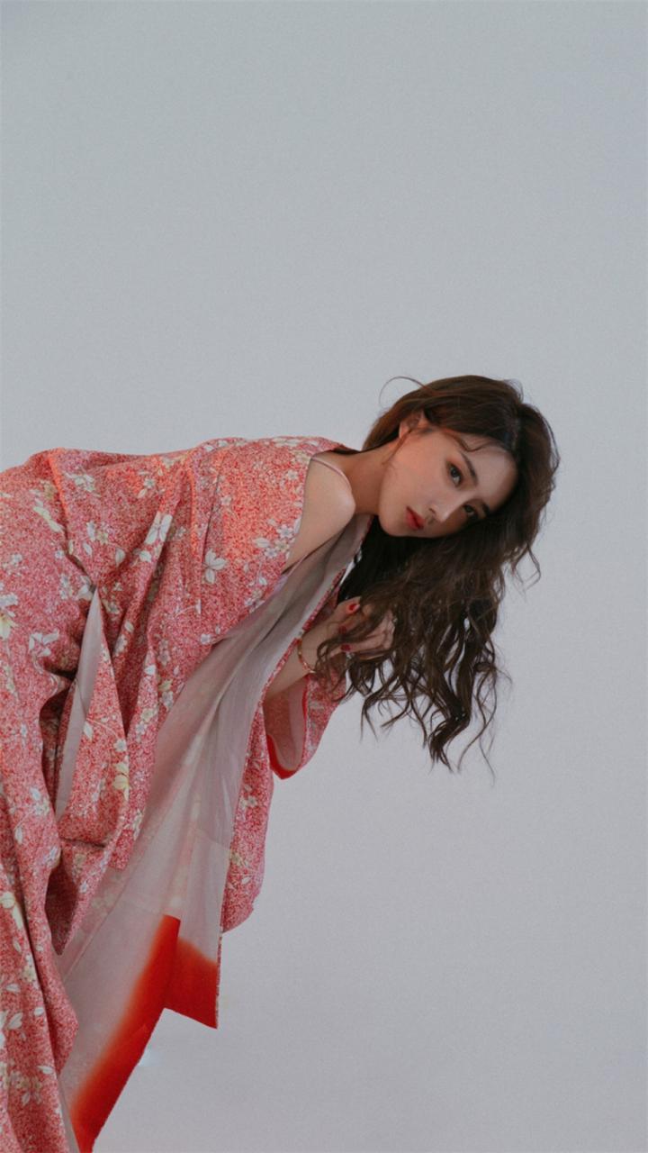 日本迷人性感美女模特顾深深红色花和服魅力写真(1/7) 美图 第1张