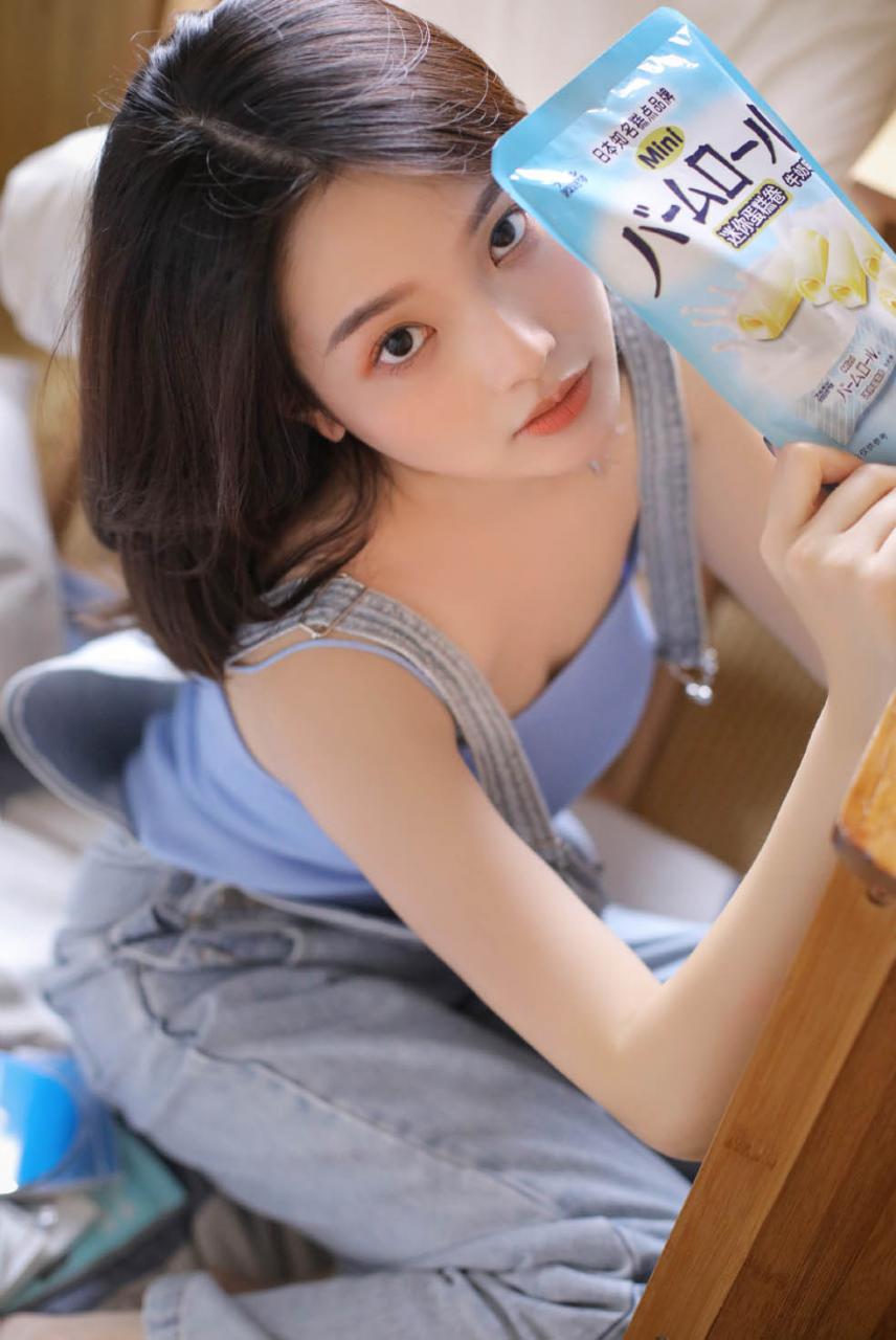 紫色吊带背带裤mm时尚性感白嫩私房(1/9) 美图 第1张