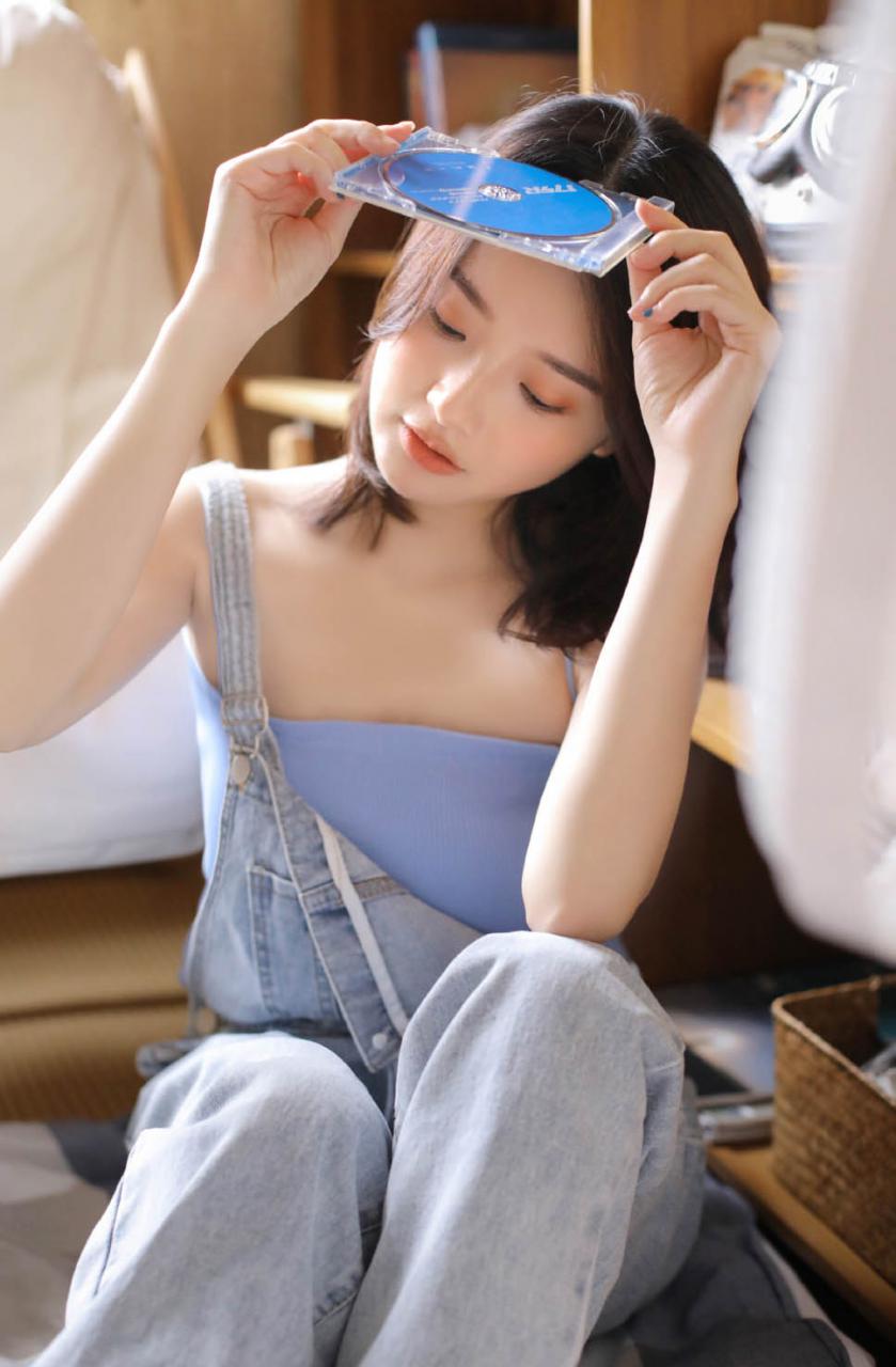 紫色吊带背带裤mm时尚性感白嫩私房(1/9) 美图 第1张