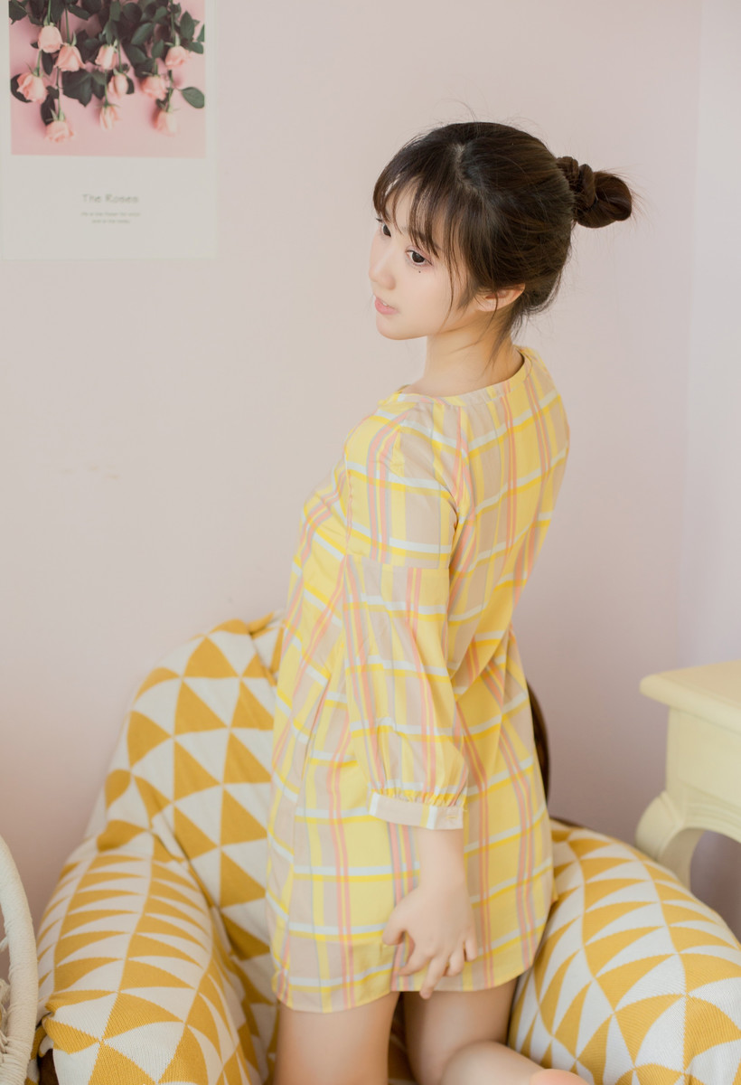 丸子头电眼美女养眼美腿私房高清写真(1/14) 美图 第1张