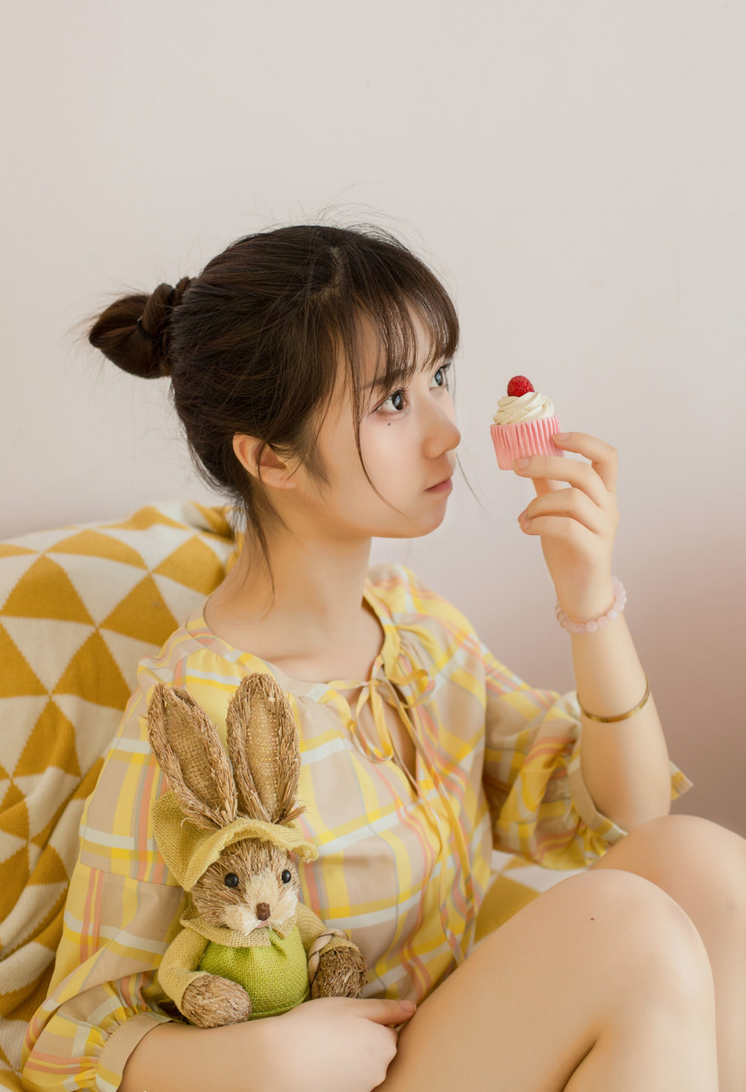 丸子头电眼美女养眼美腿私房高清写真(1/14) 美图 第1张