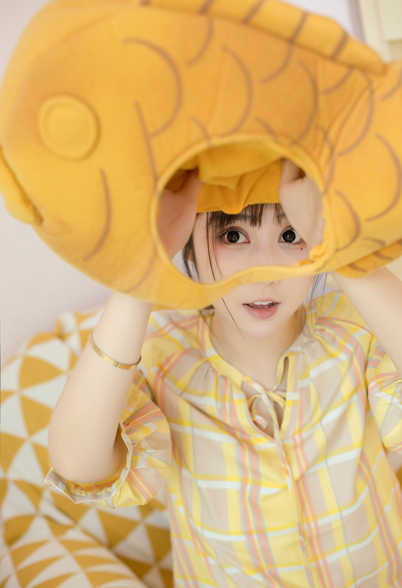 丸子头电眼美女养眼美腿私房高清写真(1/14) 美图 第1张