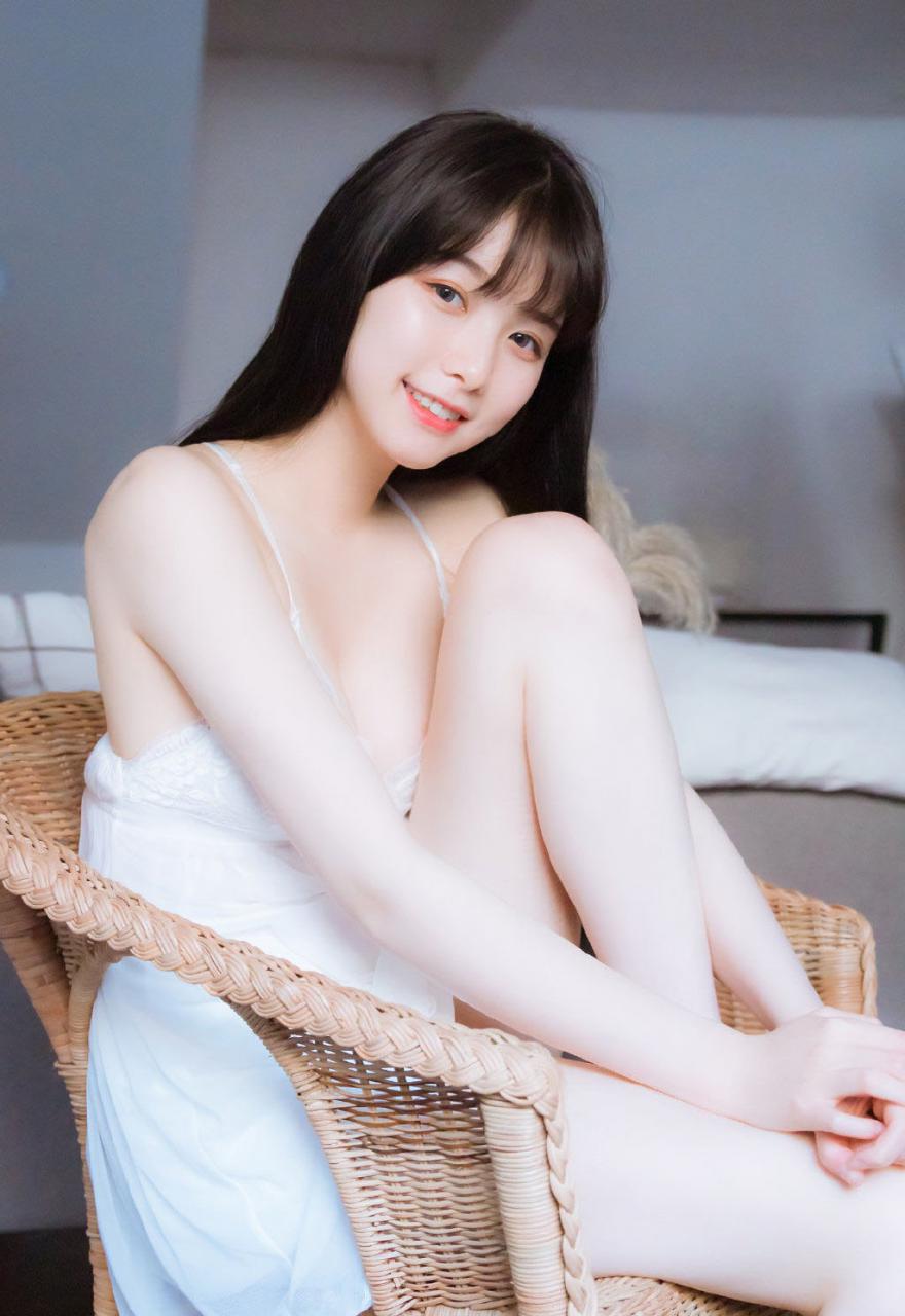 甜美笑容气质美胸美女纯美私房美图(1/6) 美女图片 第1张