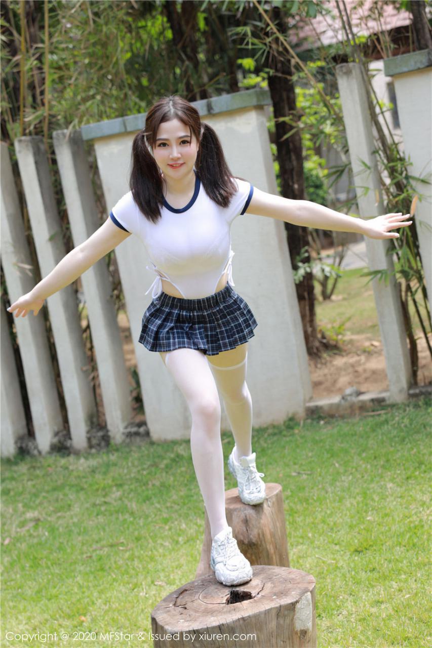 极品死库水爆乳娃娃脸美女cake泳池可爱写真图片(1/12) 美图 第1张