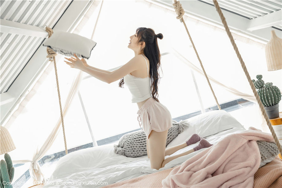 粉嫩棒棒糖女神ynn刘奕宁极品闺房美图(1/25) 美图 第1张