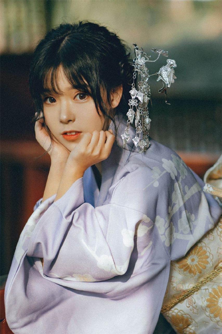 日本美女紫色和服小清新迷人妩媚魅力艺术写真(1/8) 美图 第1张