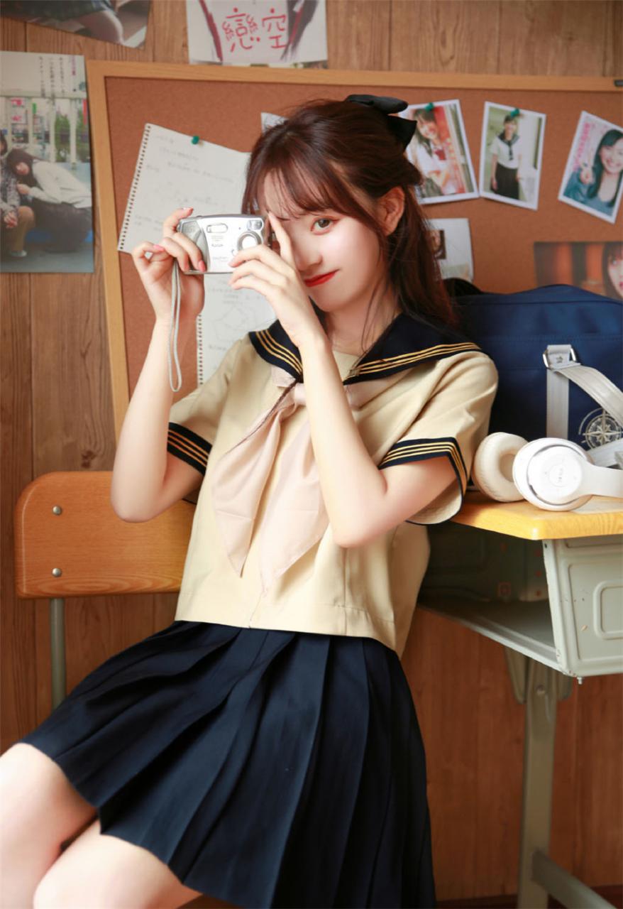 学院风日本美少女白色校服居家生活甜美写真(1/7) 美图 第1张