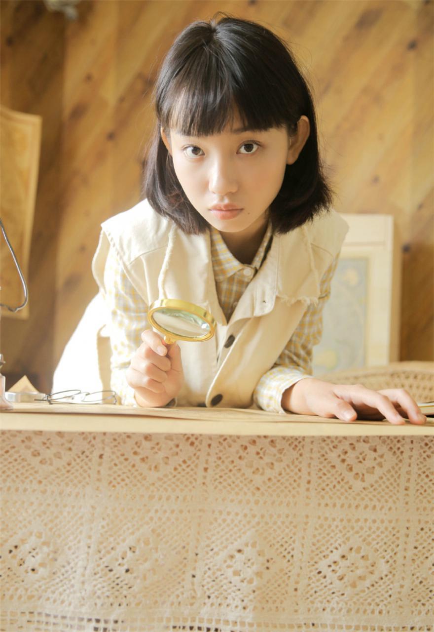 清纯短发日本萌萌哒美少女贝雷帽居家学习生活写真(1/8) 美图 第1张
