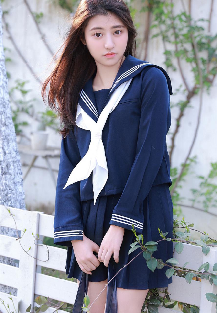 学院风日本长发披肩美少女蓝色校服户外纯真懵懂写真(1/9) 美图 第1张
