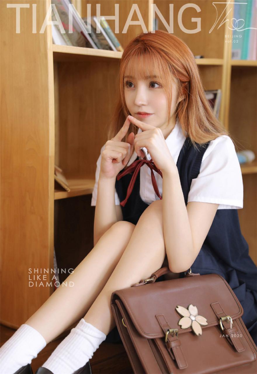 日本学院风美少女蓝色背带裙时尚杂志写真(1/9) 美女图片 第1张