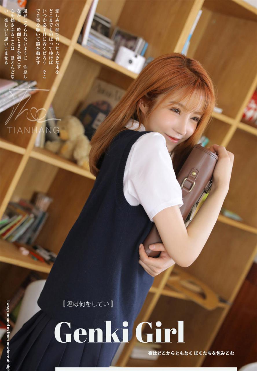 日本学院风美少女蓝色背带裙时尚杂志写真(1/9) 美图 第1张