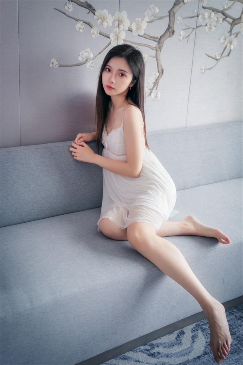 妩媚性感迷人美女模特白色吊带蓝色裙室内性感美女诱惑写真(1/9) 美图 第1张