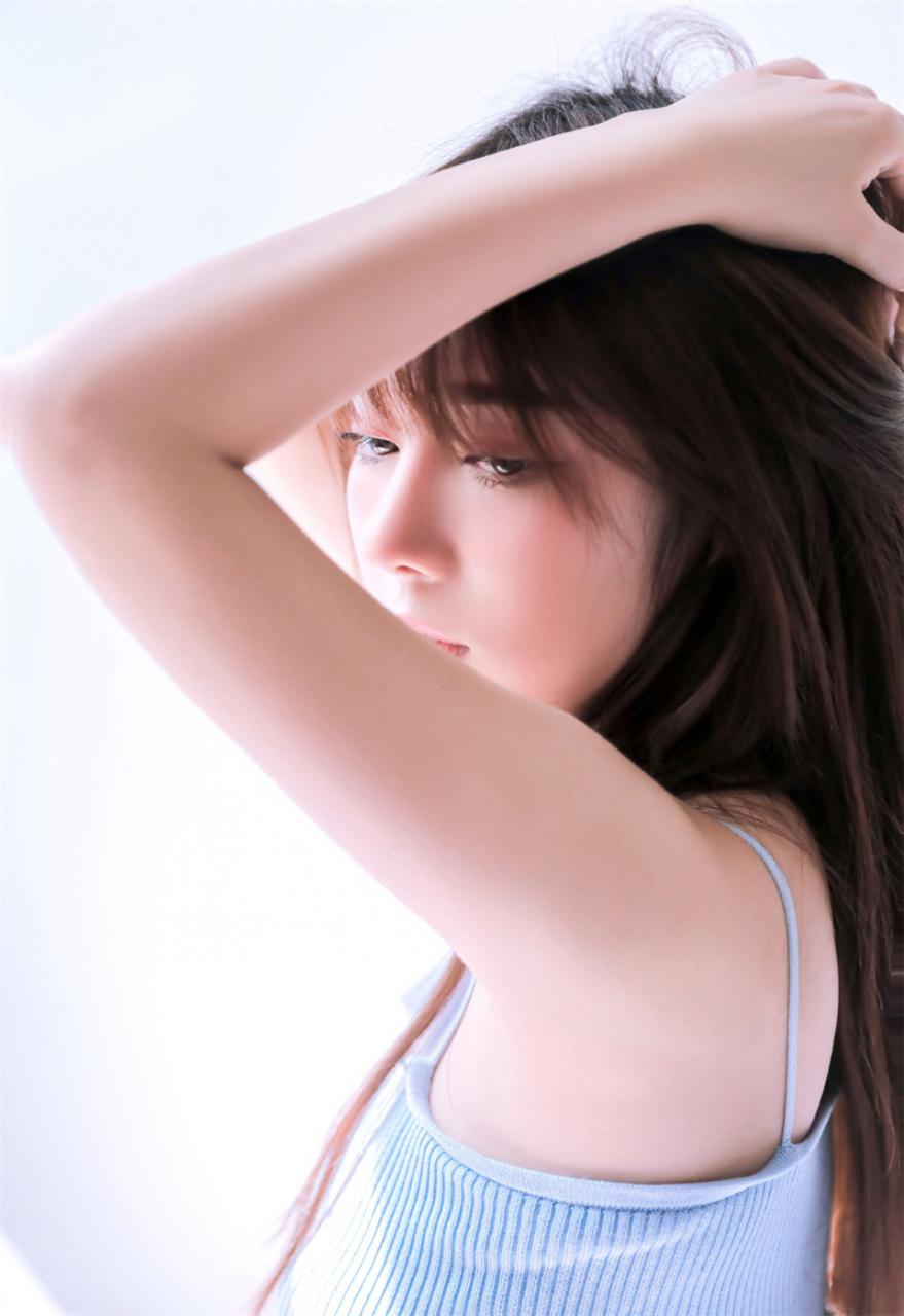 东方古典美少女长发披肩浅蓝色吊带背心居家生活性感诱惑写真(1/9) 美图 第1张