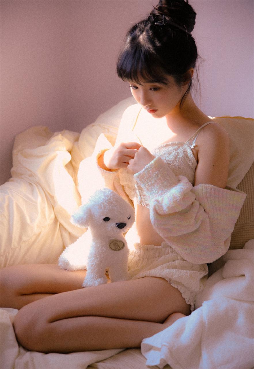 优雅清新长腿美少女模特高马尾粉红色蕾丝裙居家生活休闲写真(1/9) 美图 第1张
