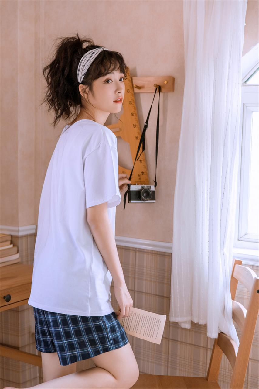 优雅知性校花学霸美少女白色T恤高马尾青春阳光写真(1/12) 美图 第1张