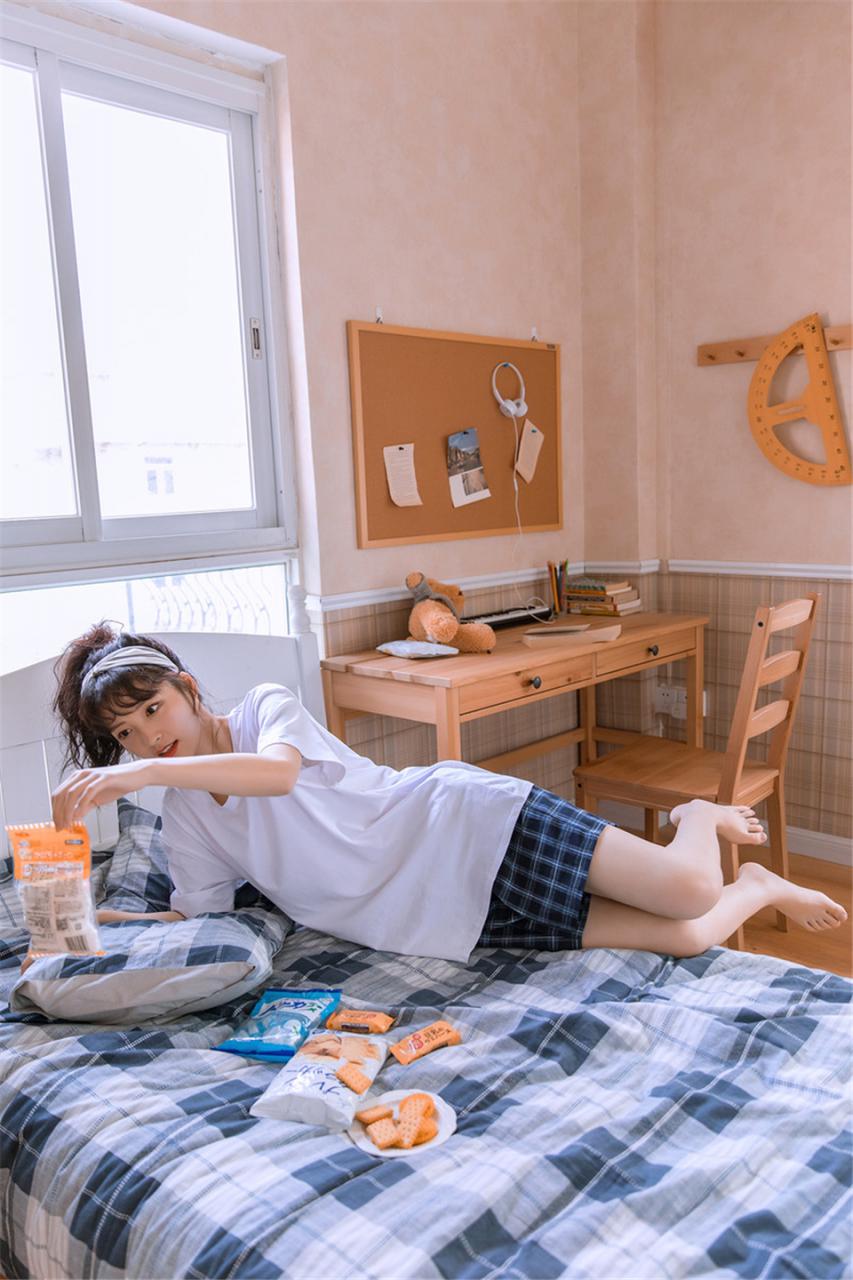 优雅知性校花学霸美少女白色T恤高马尾青春阳光写真(1/12) 美图 第1张