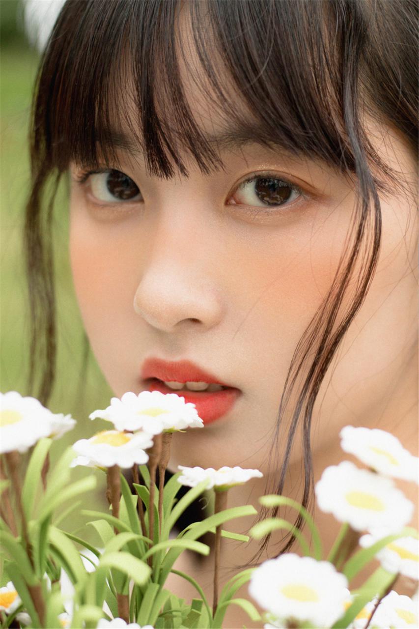 浪漫迷人邻家小妹美白色连衣裙户外魅力写真(1/9) 美图 第1张