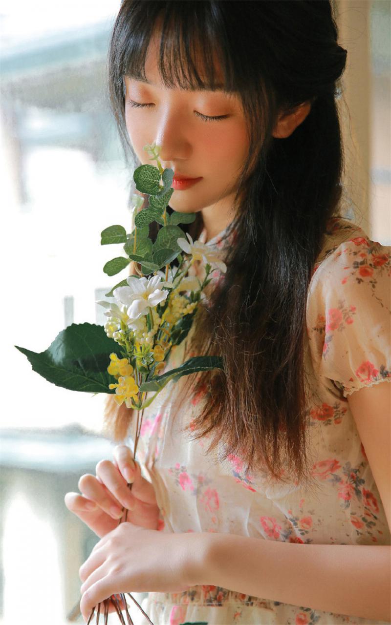 优雅灵动长腿小清新长发披肩美少女居家生活浪漫迷人写真(1/12) 美图 第1张