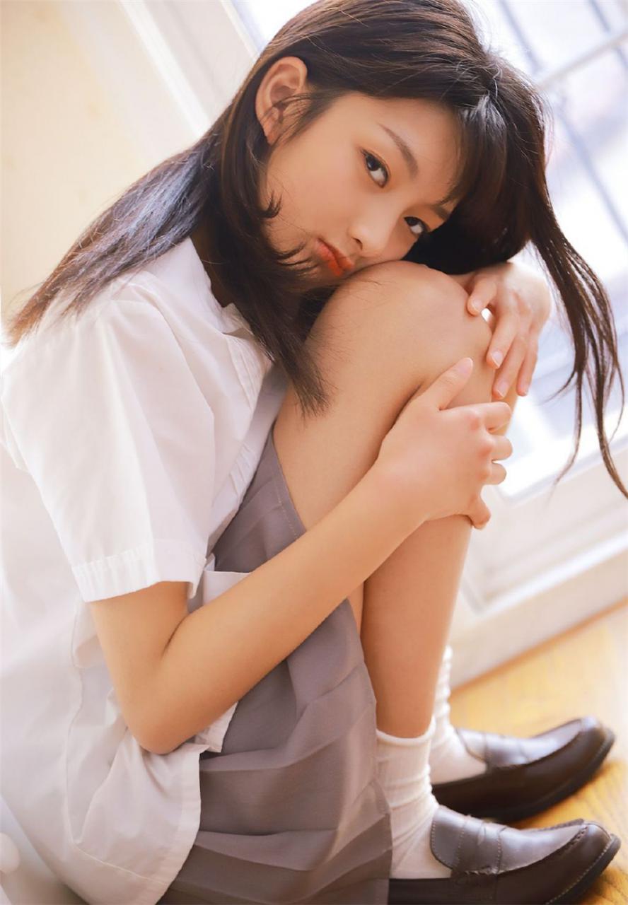 学院风修长身材学霸校花美少女白色校服校园生活休闲写真(1/8) 美女图片 第1张