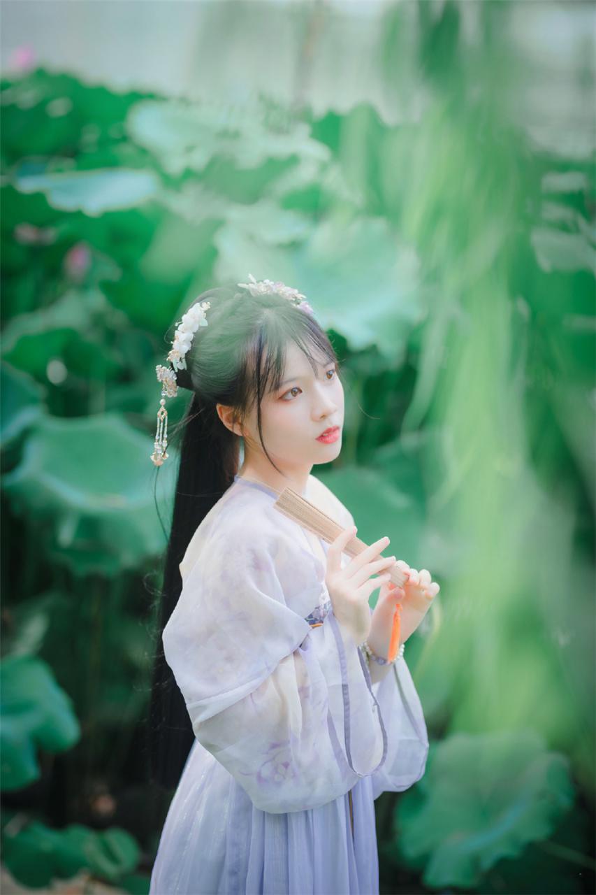 温婉知性古典美女紫色蕾丝汉服荷塘月色写真(1/9) 美图 第1张