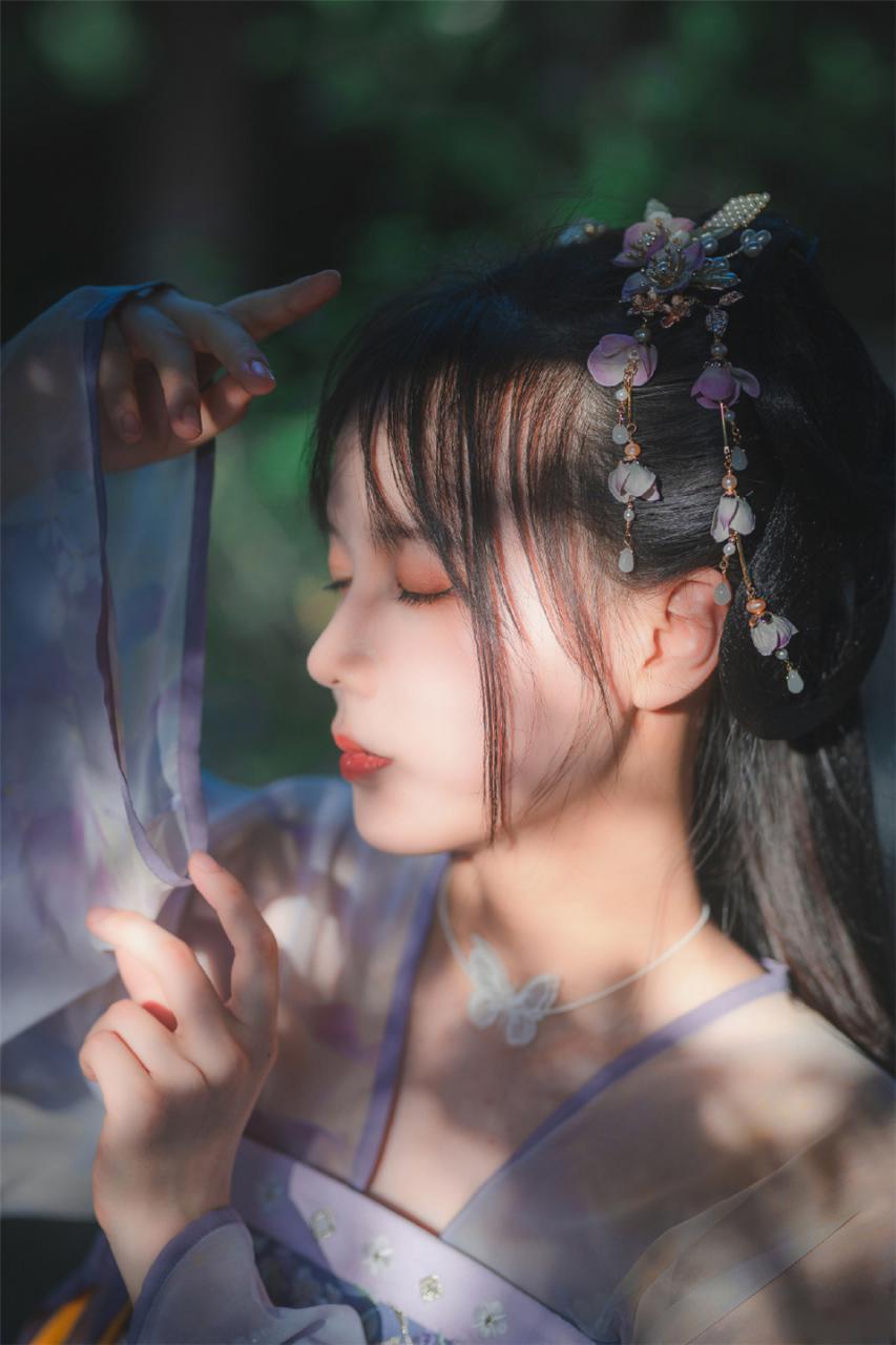 温婉知性古典美女紫色蕾丝汉服荷塘月色写真(1/9) 美图 第1张