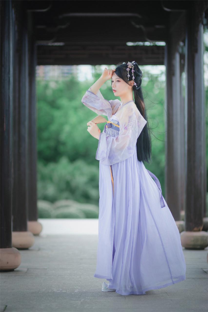 温婉知性古典美女紫色蕾丝汉服荷塘月色写真(1/9) 美图 第1张