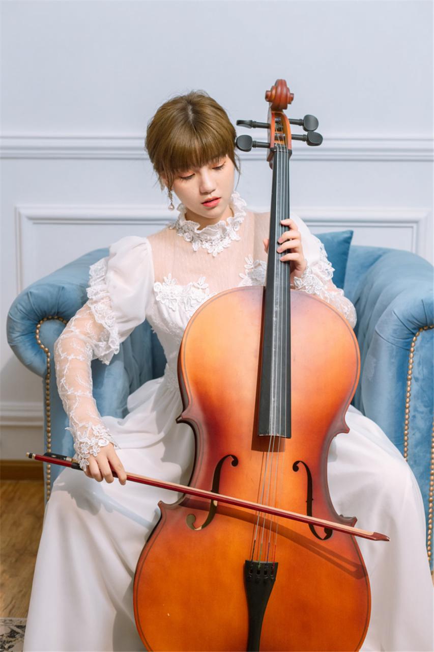 文艺范美少女白色蕾丝礼服大提琴房优雅浪漫写真(1/7) 美图 第1张