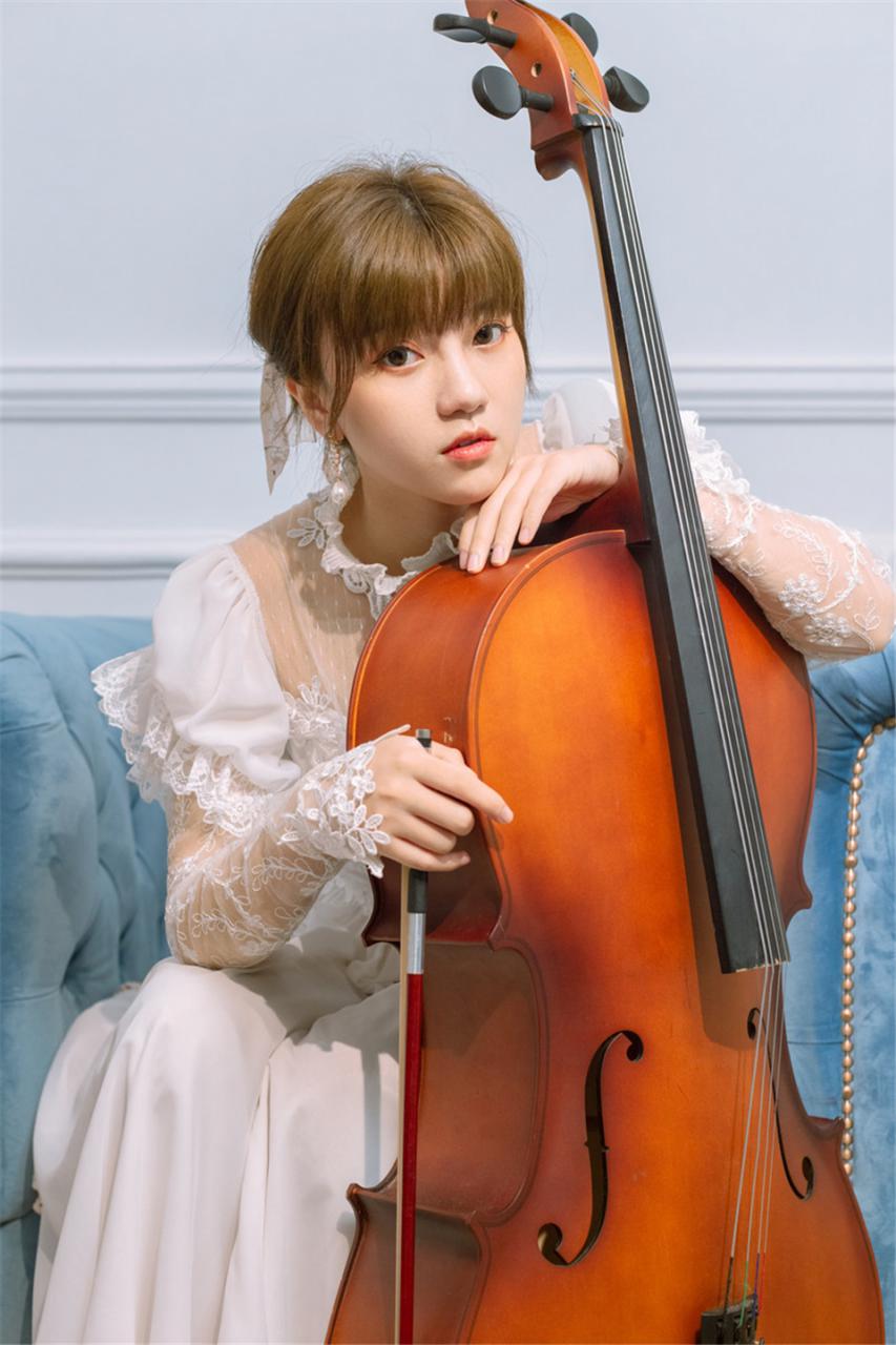 文艺范美少女白色蕾丝礼服大提琴房优雅浪漫写真(1/7) 美图 第1张