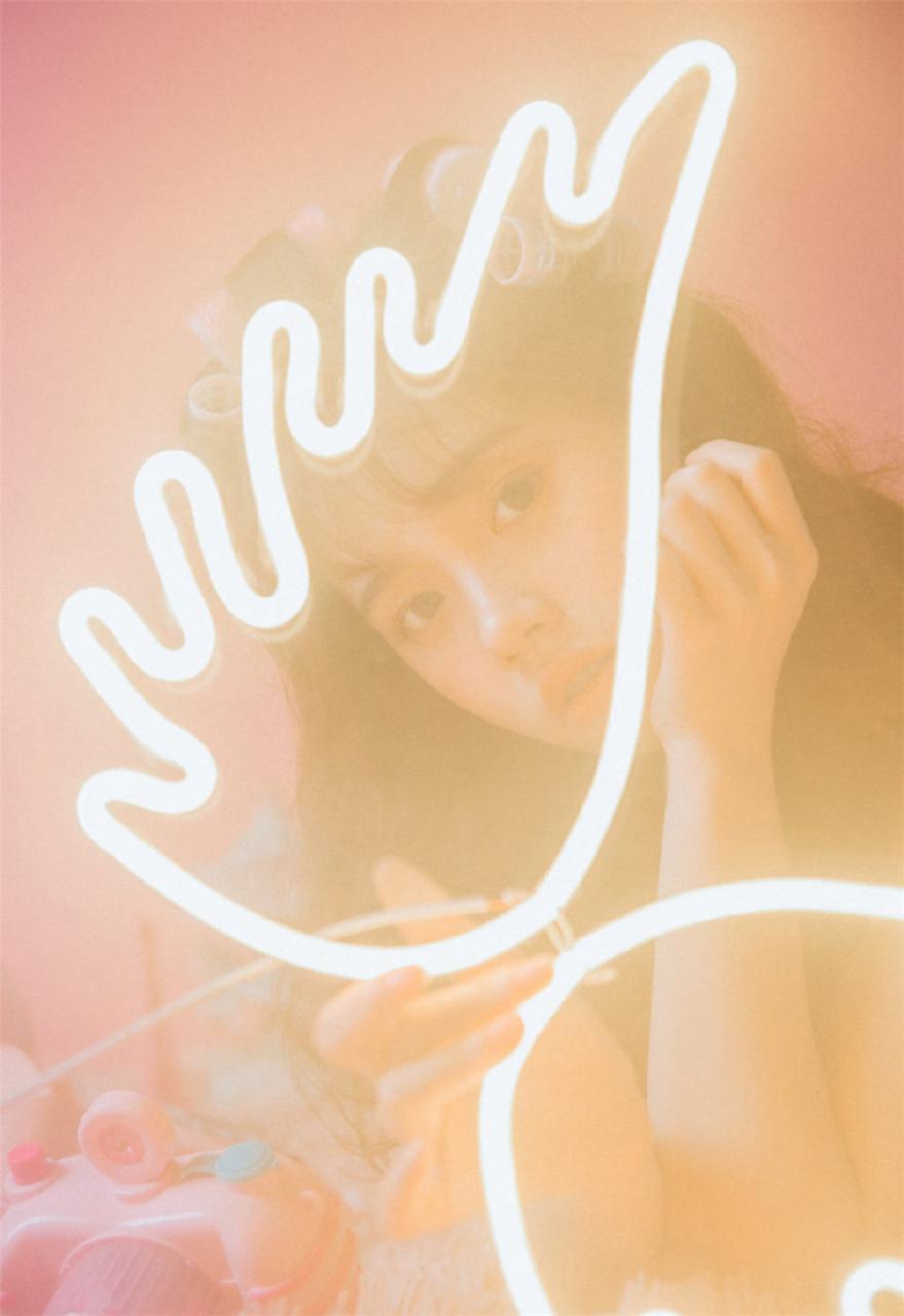 时尚浪漫气质美少女粉红色睡衣居家生活休闲迷人写真(1/9) 美图 第1张