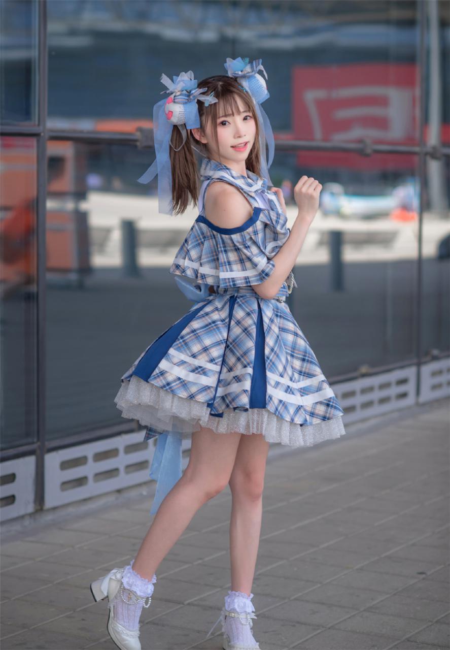 清纯无敌长腿美少女蓝色格子超短裙套装调皮可爱迷人写真(1/9) 美图 第1张