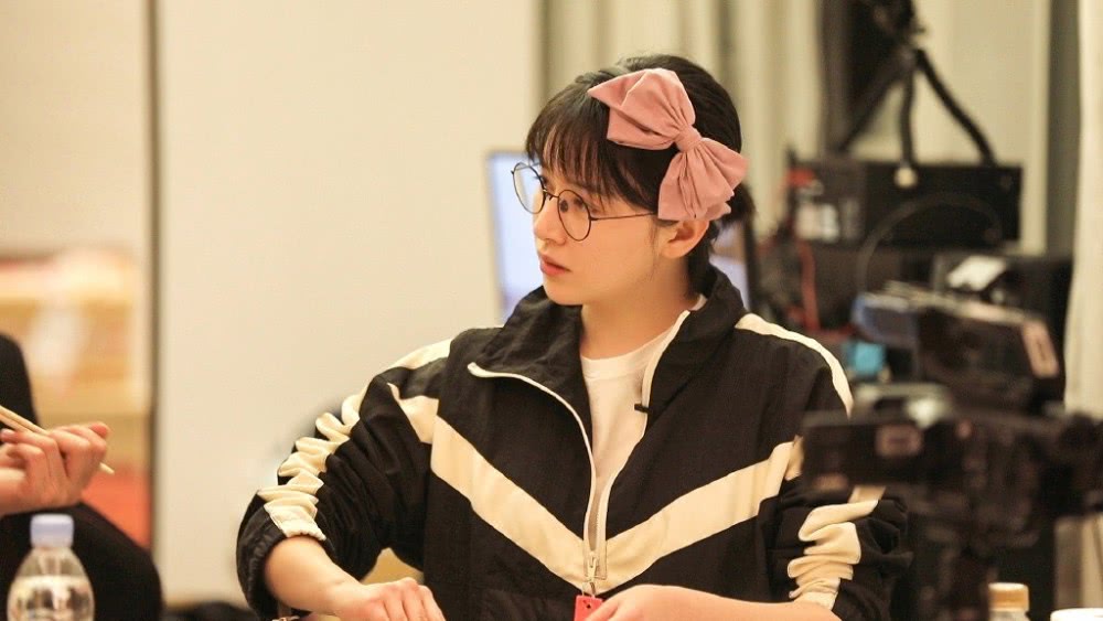 阚清子晒帅气街拍照，拖鞋暴露32岁少女心 街拍潮人 第8张