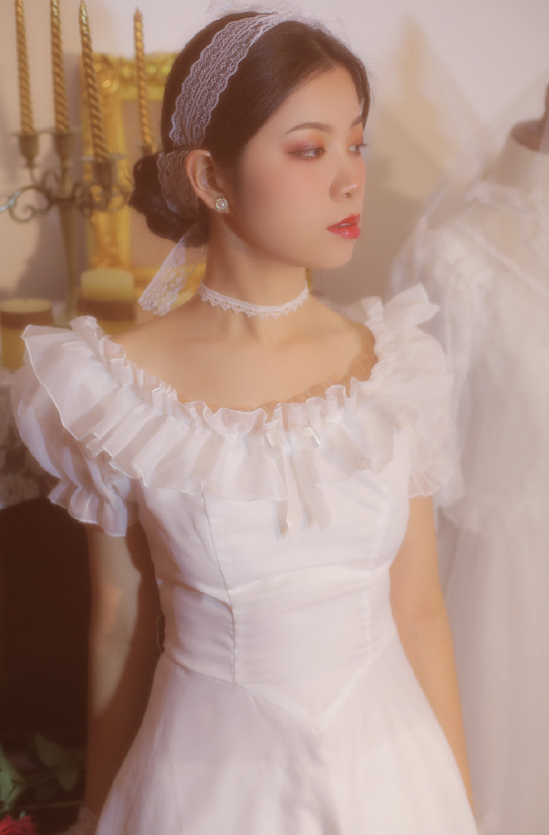 成熟性感美女蕾丝裙诱人写真图片 美图 第1张