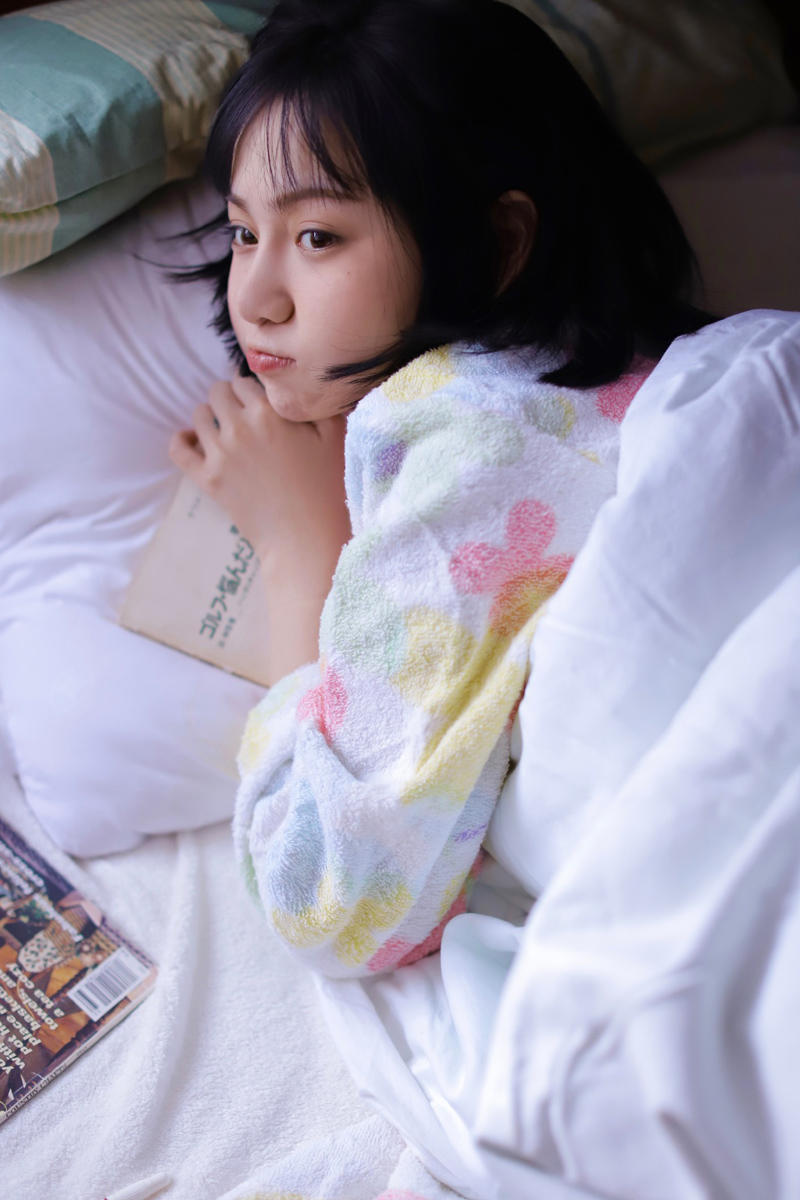睡袍美女性感慵懒私房写真图片 美图 第1张