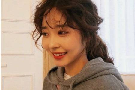 女生羊毛卷发型图片怎么扎好看，减龄可爱羊毛卷发造型太亮眼 健康 第2张